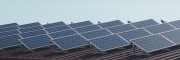 Halle mit Solaranlage