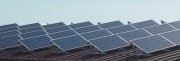 Halle mit Solaranlage