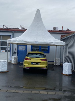 4x4 m Hof von hinten